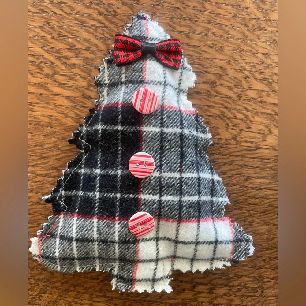 Plaid Christmas Tree and Stocking Ornaments Set/6. New. - Picture 6 of 7